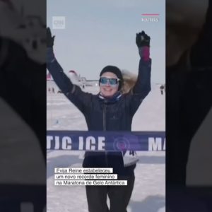 Atleta da Letônia bate novo recorde feminino na Maratona de Gelo Antártica com tempo de 4h06min11s