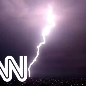 Ao menos duas pessoas morrem após chuvas em Petrópolis | JORNAL DA CNN