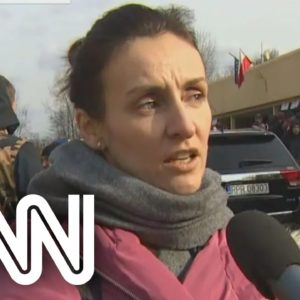"Não podemos sair todos do país", diz ucraniana que tenta levar família à Polônia | CNN SÁBADO