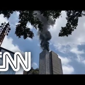 Prédio pega fogo na Avenida Paulista | LIVE CNN