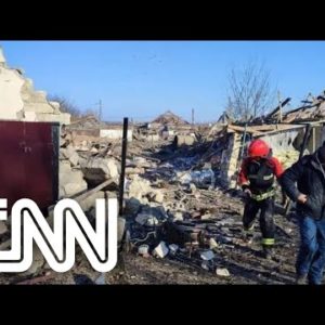Ataque aéreo atinge instalações onde soldados dormiam em Mykolaiv, na Ucrânia | CNN SÁBADO