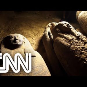 Arqueólogos descobrem caixões com múmias no Egito | CNN PRIME TIME
