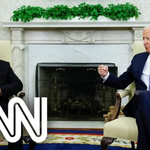 Joe Biden sanciona lei que garante ajuda de US$ 40 bilhões à Ucrânia | CNN SÁBADO