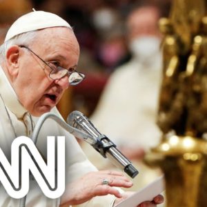 Papa Francisco toca pandeiro em encontro no Vaticano | EXPRESSO CNN