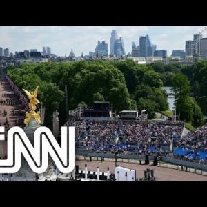 Família real britânica assiste a desfile em Londres | CNN DOMINGO