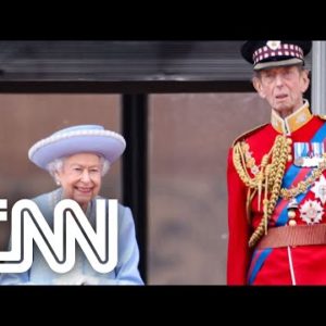 Rainha Elizabeth II aparece na sacada do Palácio de Buckingham em "Jubileu de Platina" | NOVO DIA