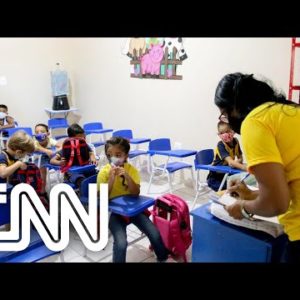 Pesquisa mostra que 83% dos docentes querem continuar dando aula | LIVE CNN