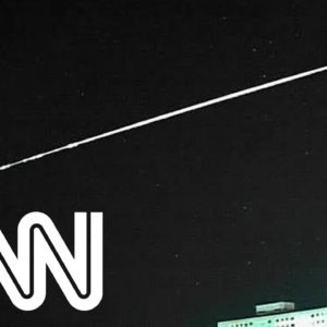 Meteoro é avistado durante quase 10 segundos no céu de Porto Alegre | JORNAL DA CNN