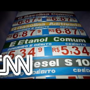 Litro da gasolina no Brasil atinge menor preço em quase um ano | CNN SÁBADO