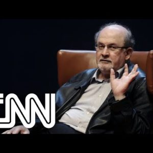Agressor de Salman Rushdie é acusado de tentativa de homicídio | CNN SÁBADO