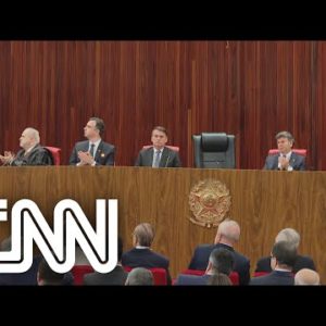 Bolsonaro não aplaude discurso de Moraes em posse como presidente do TSE | JORNAL DA CNN