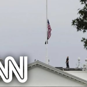 Bandeira dos EUA é posta a meio mastro na Casa Branca em homenagem à rainha | CNN 360°