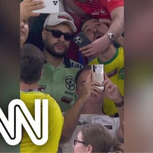 Sósia de Neymar faz sucesso com fãs no Catar | LIVE CNN